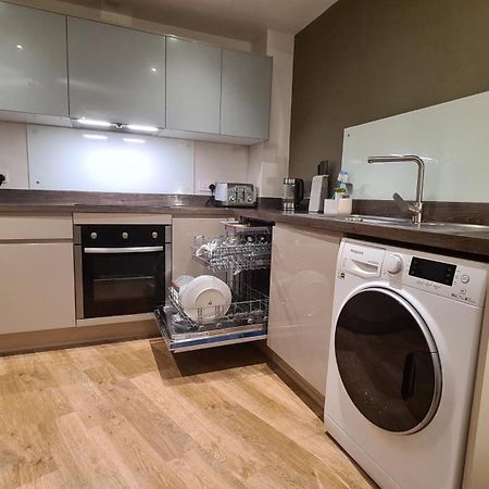 Modern One Bedroom Apartment In Cardiff Bay Экстерьер фото